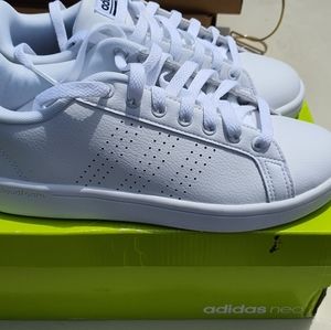 White adidas NEO advantage